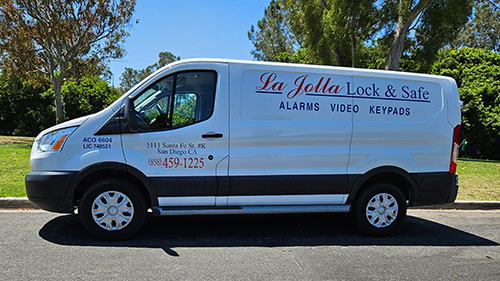 Electronic Safe Keypad Problems: When to Replace Batteries or Call a Safe Locksmith